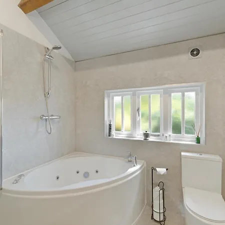 Holiday home The Dove Cot With The Stables *