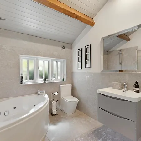 The Dove Cot With The Stables Holiday home *